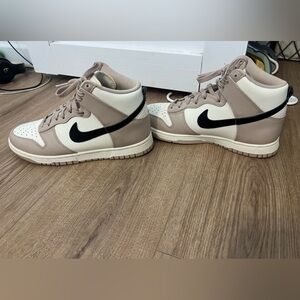 Nike women’s dunks high ‘fossil stone’